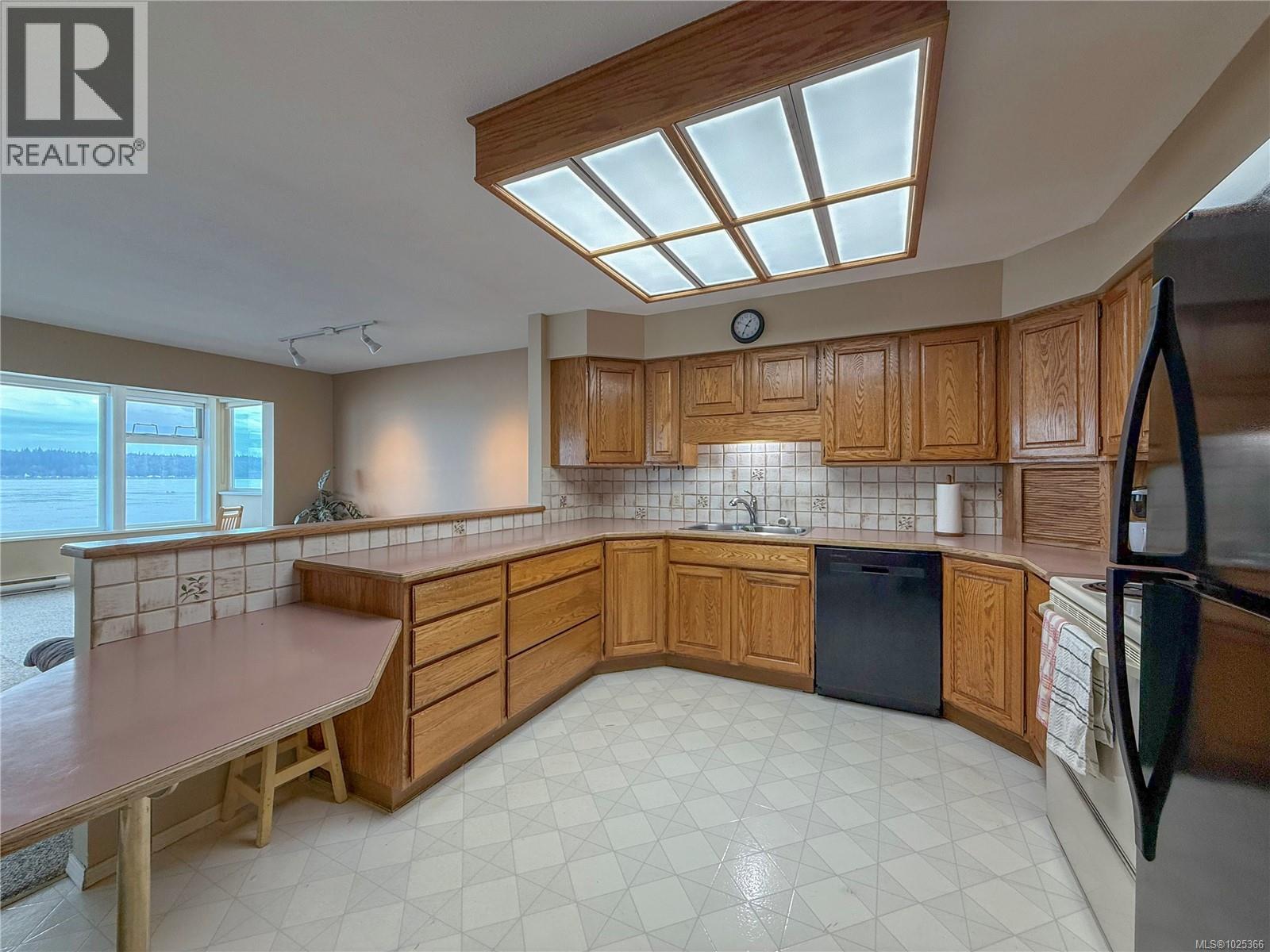 201 539 Island Hwy, Campbell River, British Columbia  V9W 2B9 - Photo 2 - 1025366