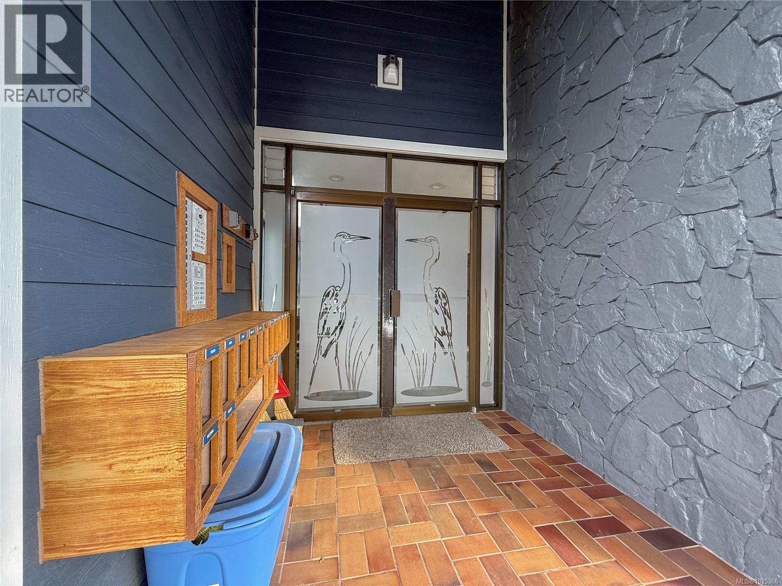 201 539 Island Hwy, Campbell River, British Columbia  V9W 2B9 - Photo 34 - 1025366