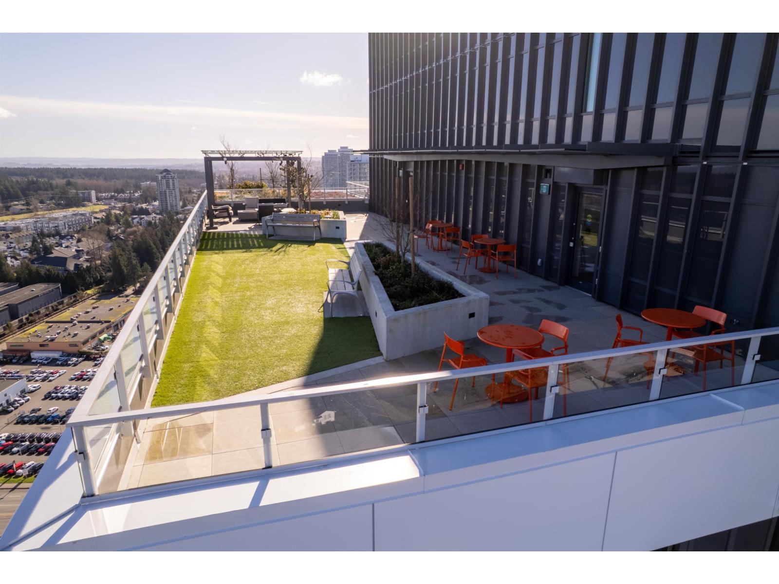 1104 10428 Whalley Boulevard, Surrey, British Columbia  V3T 0W2 - Photo 5 - R3087849