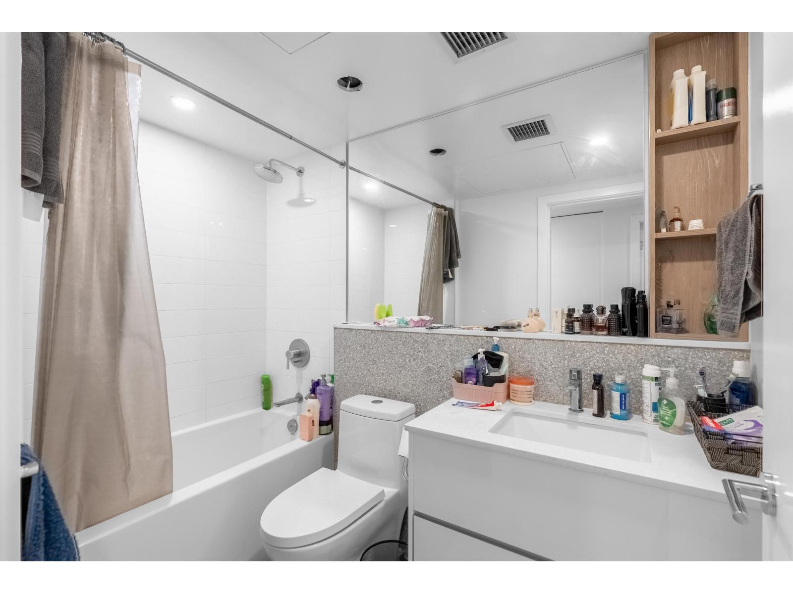 1104 10428 Whalley Boulevard, Surrey, British Columbia  V3T 0W2 - Photo 15 - R3087849