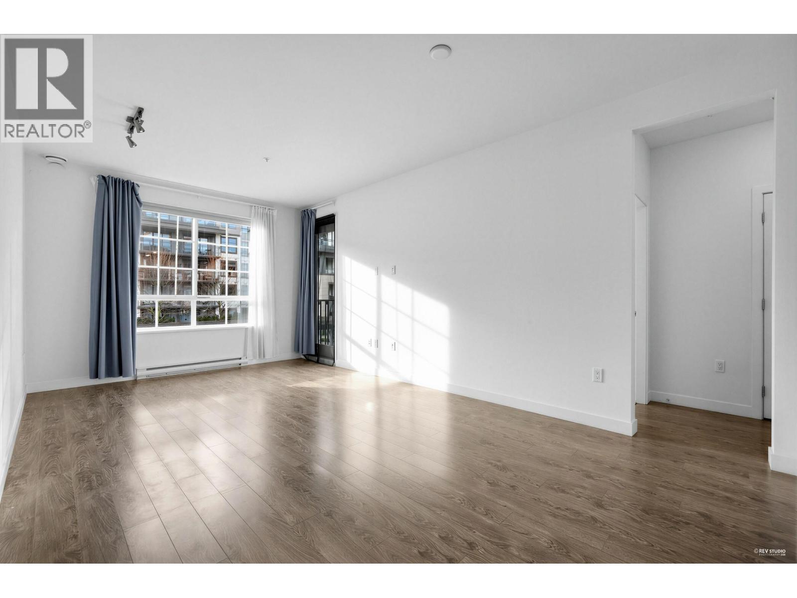 208 608 Como Lake Avenue, Coquitlam, British Columbia  V3J 0B2 - Photo 2 - R3088213