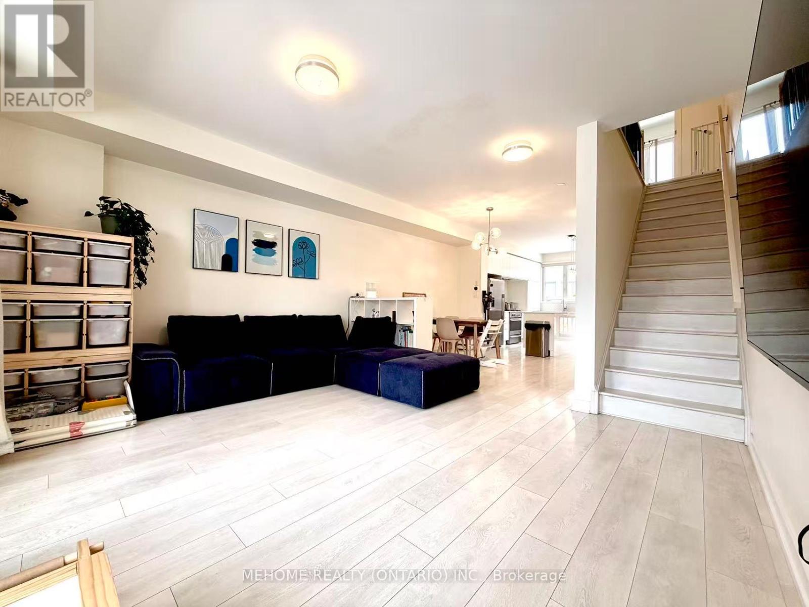 196 Huguenot Road, Oakville, Ontario  L6H 7C3 - Photo 16 - W12773786