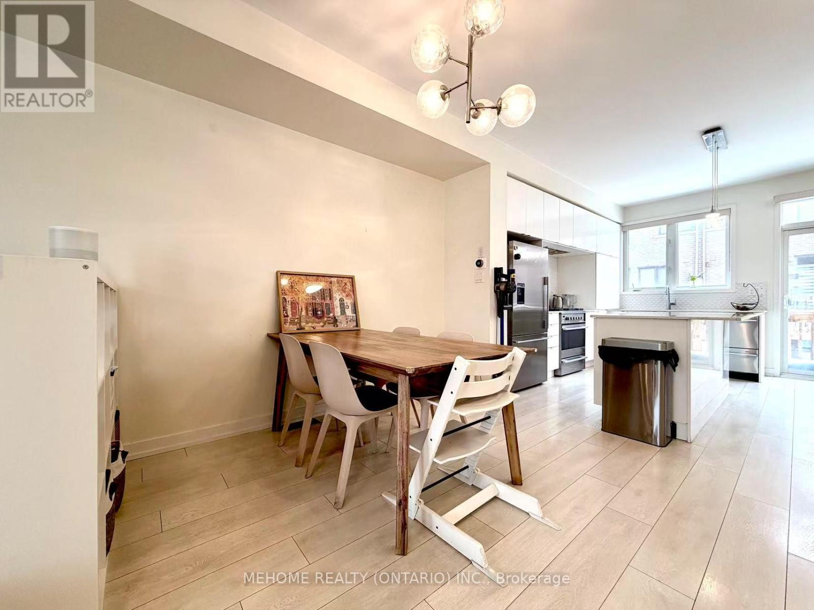 196 Huguenot Road, Oakville, Ontario  L6H 7C3 - Photo 14 - W12773786