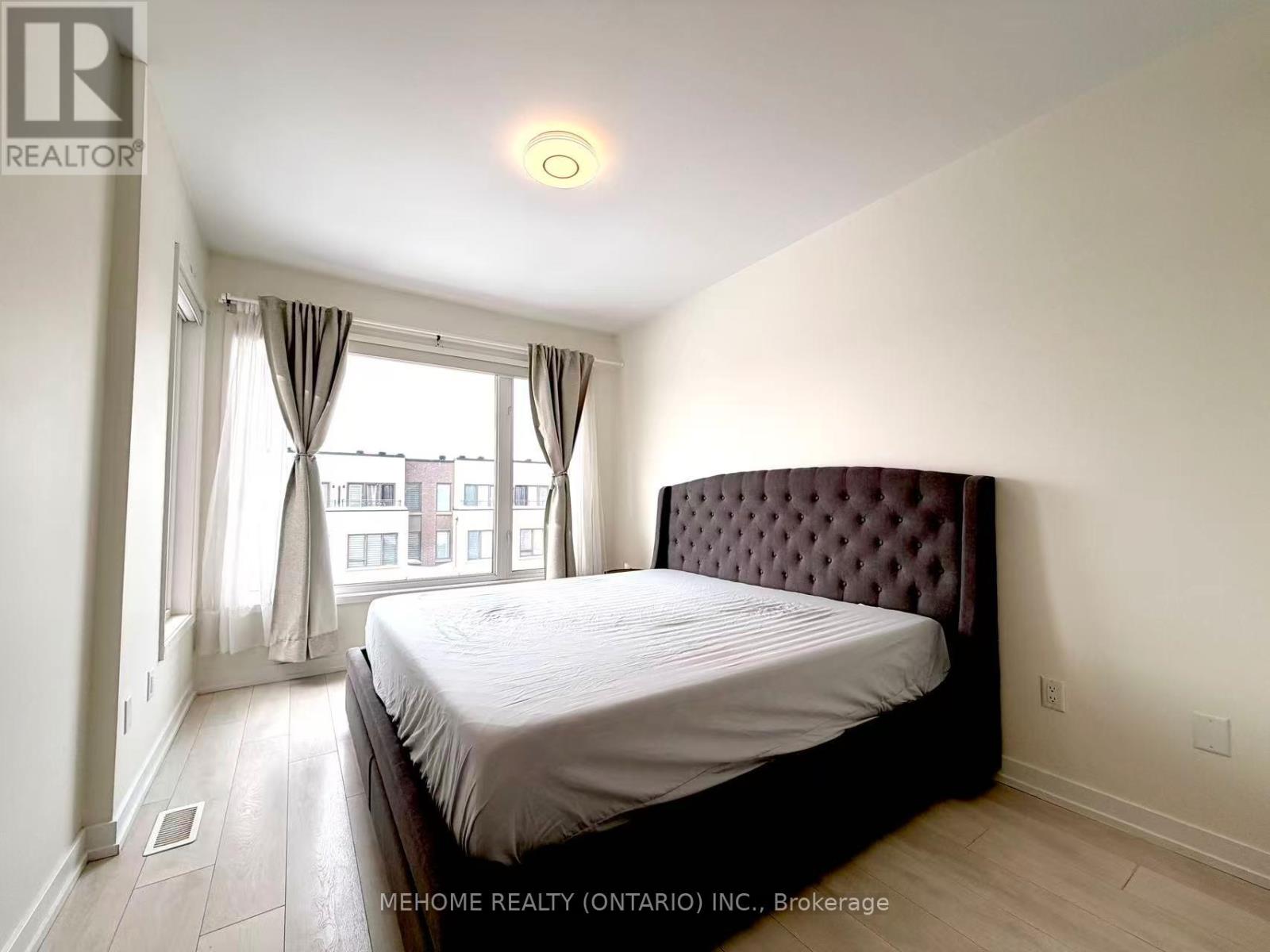 196 Huguenot Road, Oakville, Ontario  L6H 7C3 - Photo 18 - W12773786