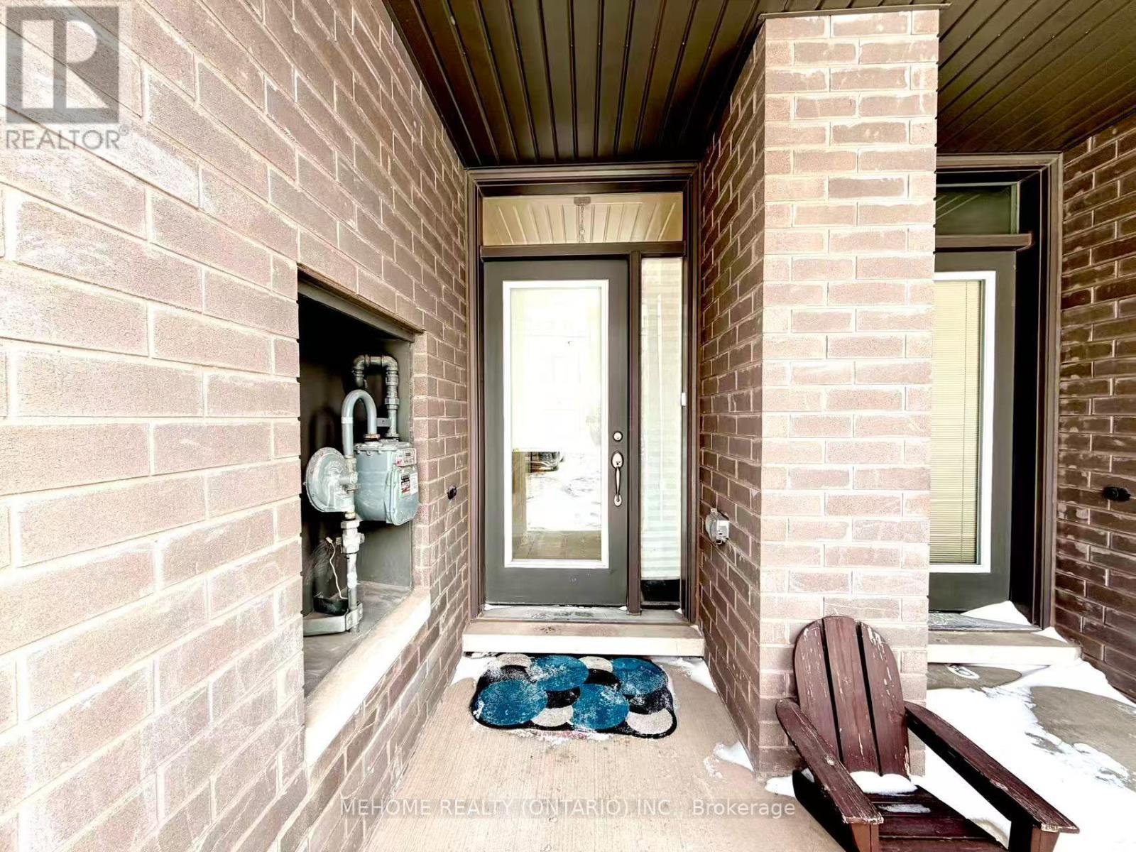 196 Huguenot Road, Oakville, Ontario  L6H 7C3 - Photo 2 - W12773786