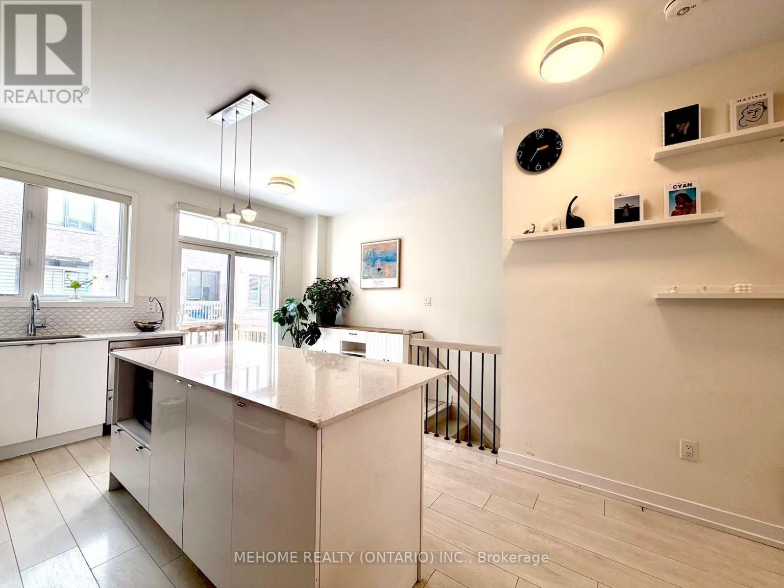 196 Huguenot Road, Oakville, Ontario  L6H 7C3 - Photo 7 - W12773786