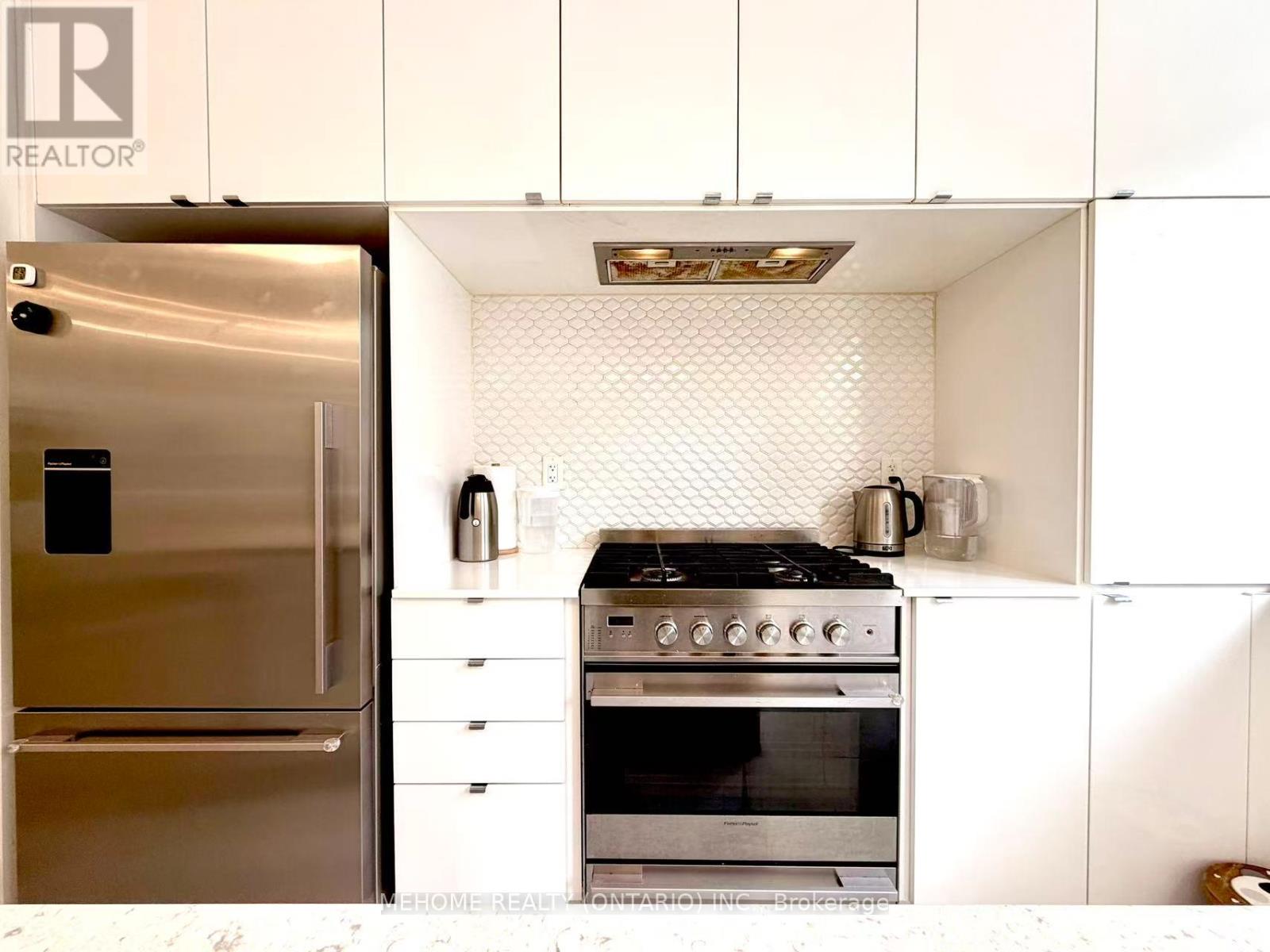 196 Huguenot Road, Oakville, Ontario  L6H 7C3 - Photo 9 - W12773786