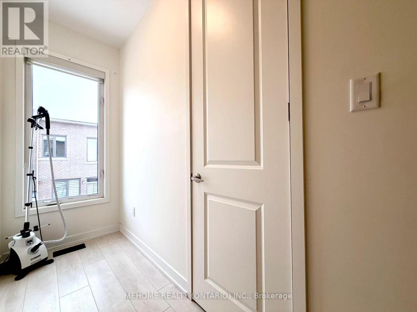 196 Huguenot Road, Oakville, Ontario  L6H 7C3 - Photo 24 - W12773786