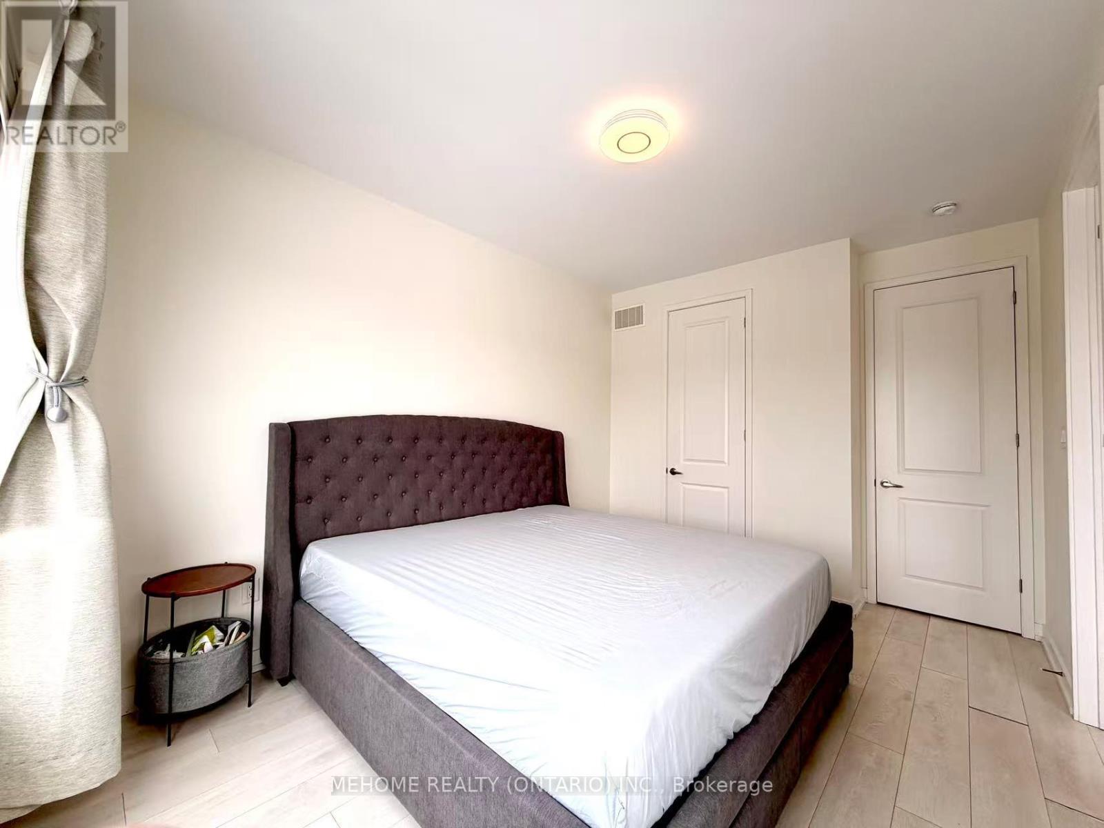 196 Huguenot Road, Oakville, Ontario  L6H 7C3 - Photo 19 - W12773786