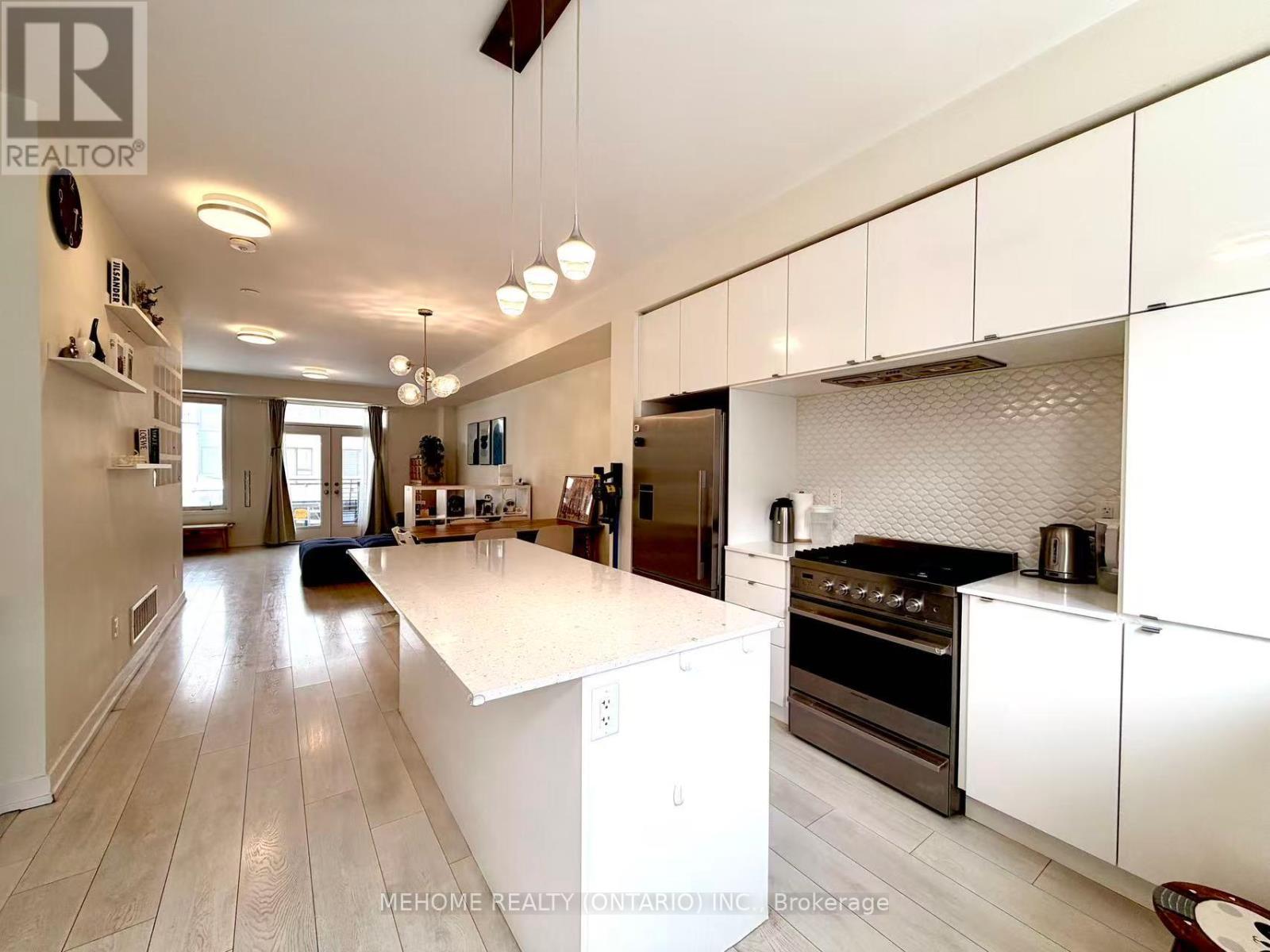 196 Huguenot Road, Oakville, Ontario  L6H 7C3 - Photo 8 - W12773786