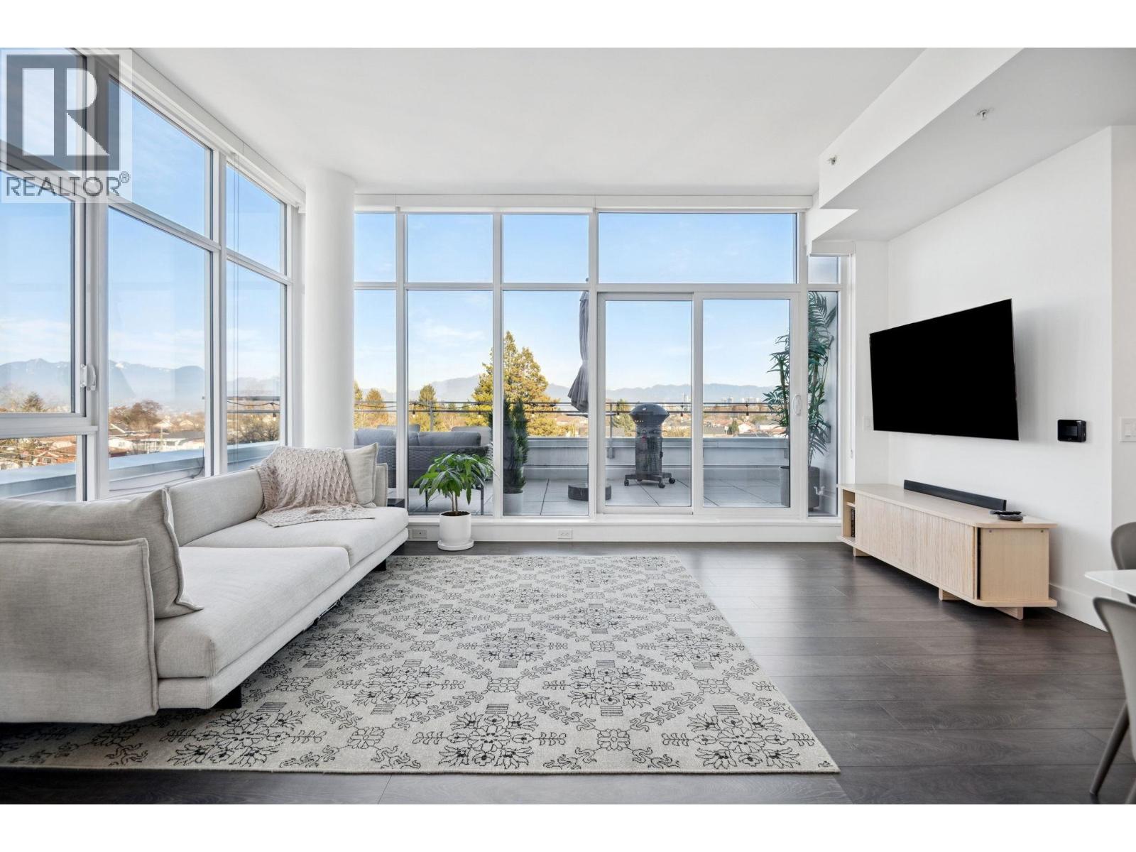 Ph1 2455 Kingsway, Vancouver, British Columbia  V5R 5G8 - Photo 1 - R3088232