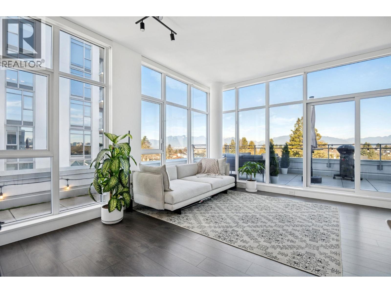 Ph1 2455 Kingsway, Vancouver, British Columbia  V5R 5G8 - Photo 2 - R3088232