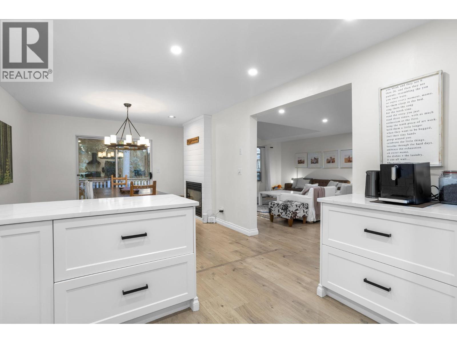 31 Deerwood Place, Port Moody, British Columbia  V3H 4X7 - Photo 11 - R3088238