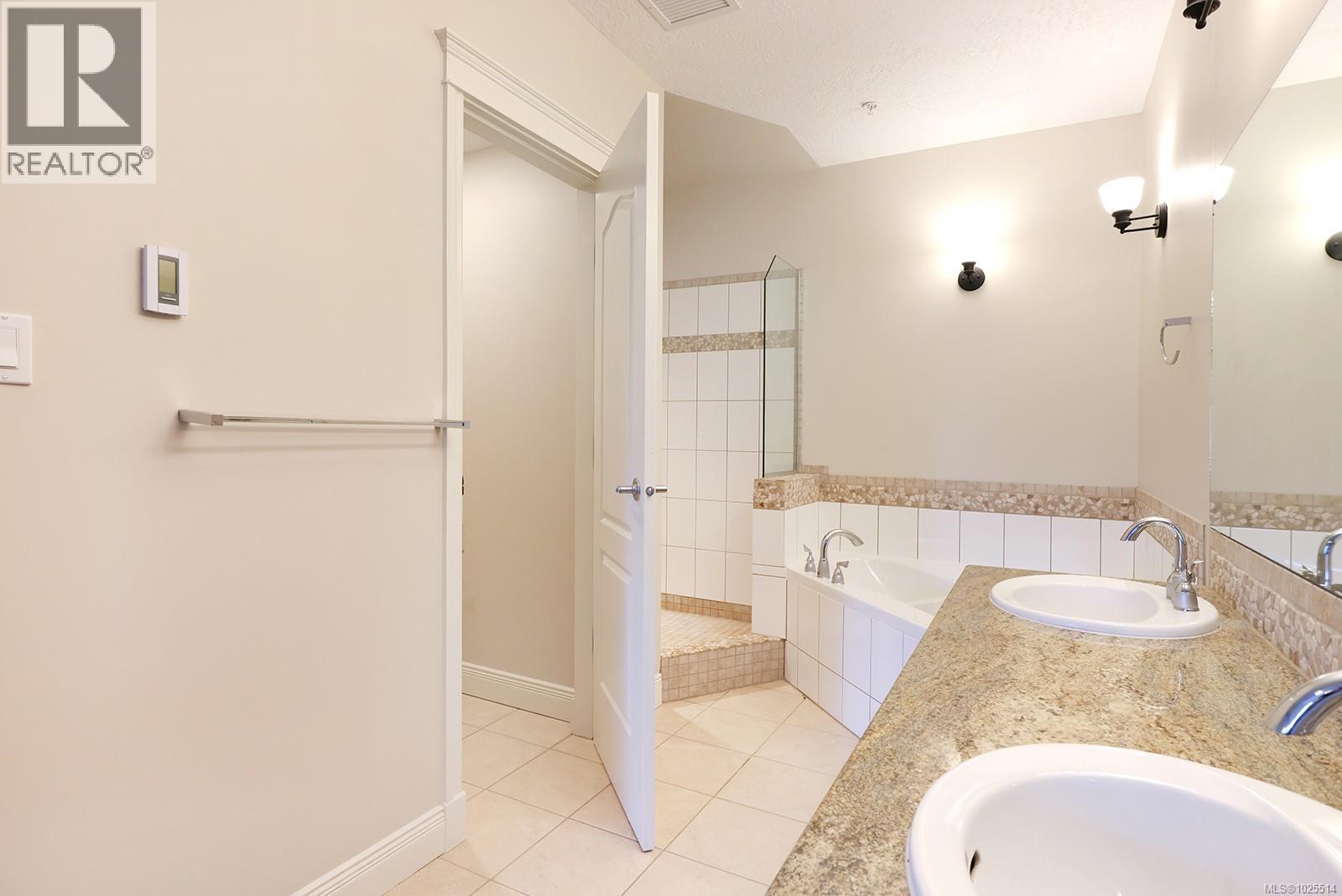 117 3666 Royal Vista Way, Courtenay, British Columbia  V9N 9X8 - Photo 13 - 1025514