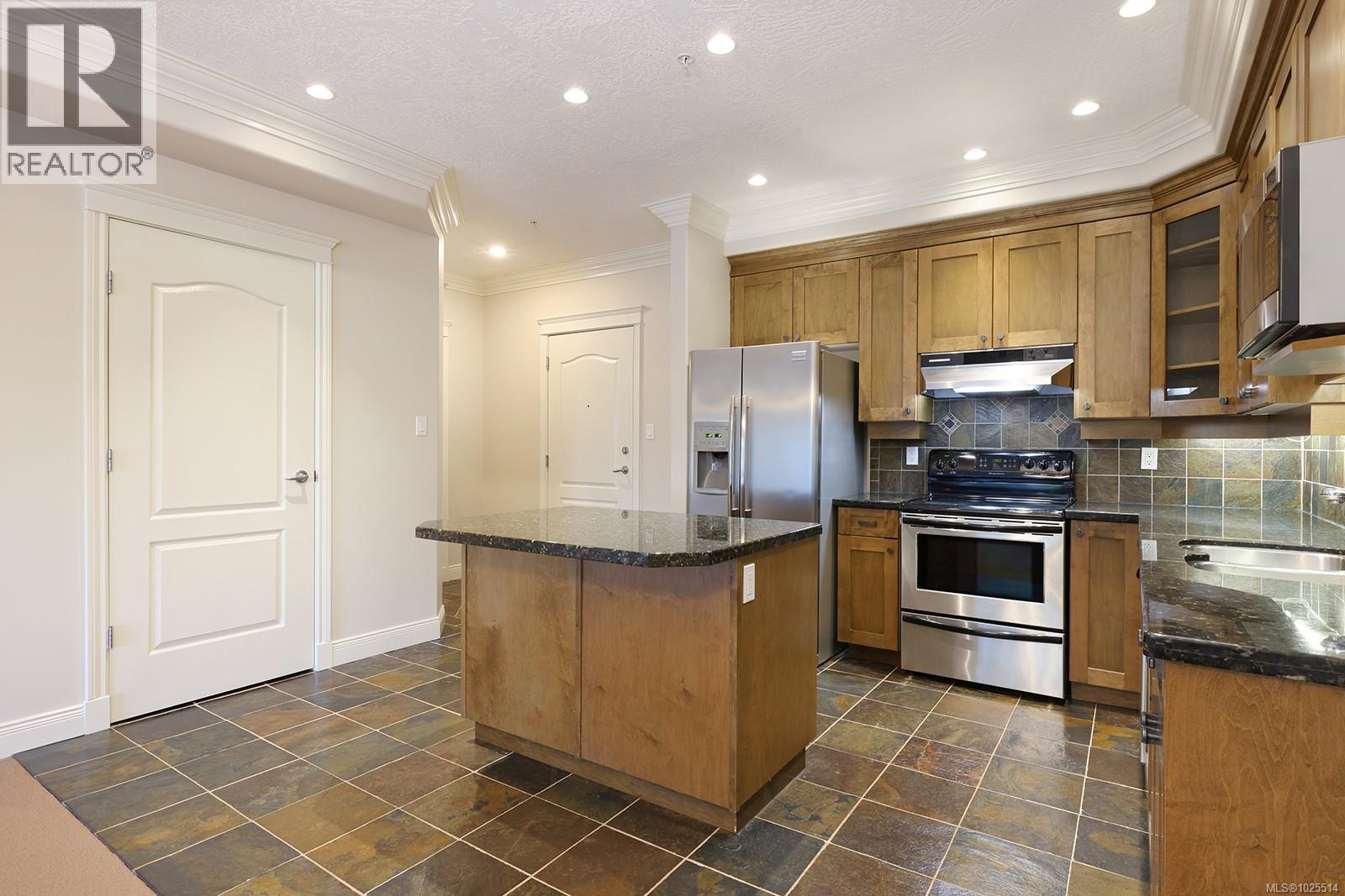 117 3666 Royal Vista Way, Courtenay, British Columbia  V9N 9X8 - Photo 8 - 1025514