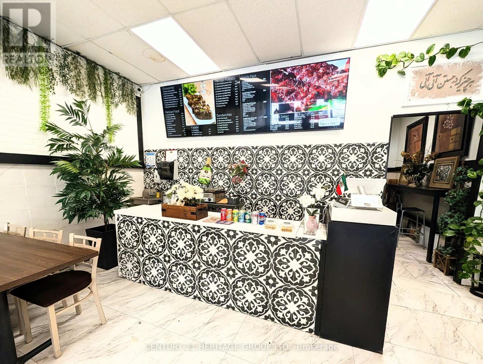 559 Steven Court, Newmarket, Ontario  L3Y 6Z3 - Photo 2 - N12773864