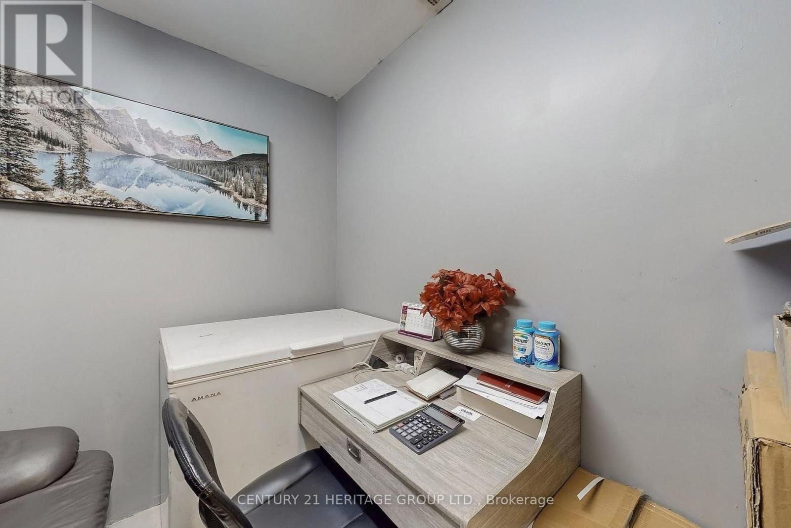 559 Steven Court, Newmarket, Ontario  L3Y 6Z3 - Photo 6 - N12773864