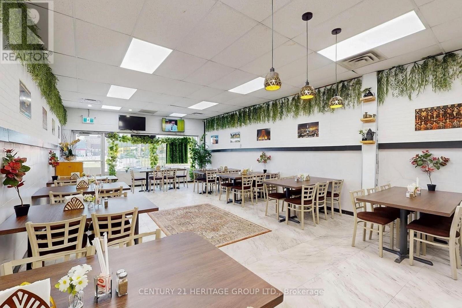 559 Steven Court, Newmarket, Ontario  L3Y 6Z3 - Photo 9 - N12773864