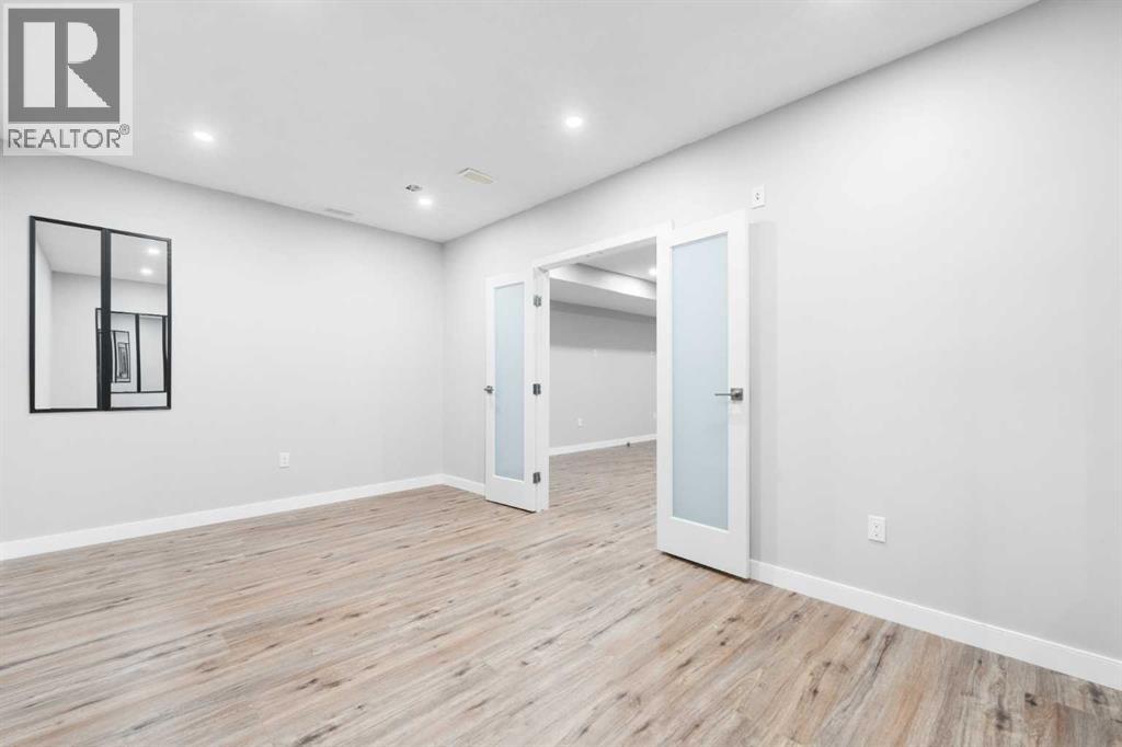 70 Royal Ridge Manor Nw, Calgary, Alberta  T3G 5Z1 - Photo 49 - A2280887