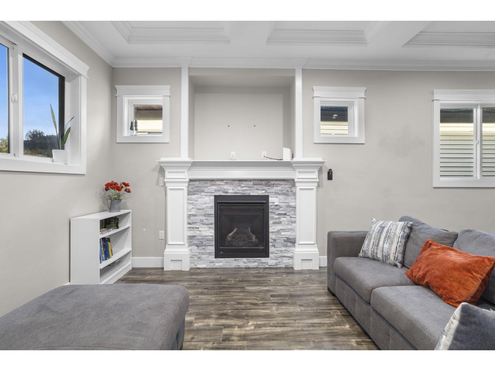 33908 Tooley Place, Mission, British Columbia  V2V 0G5 - Photo 5 - R3086804