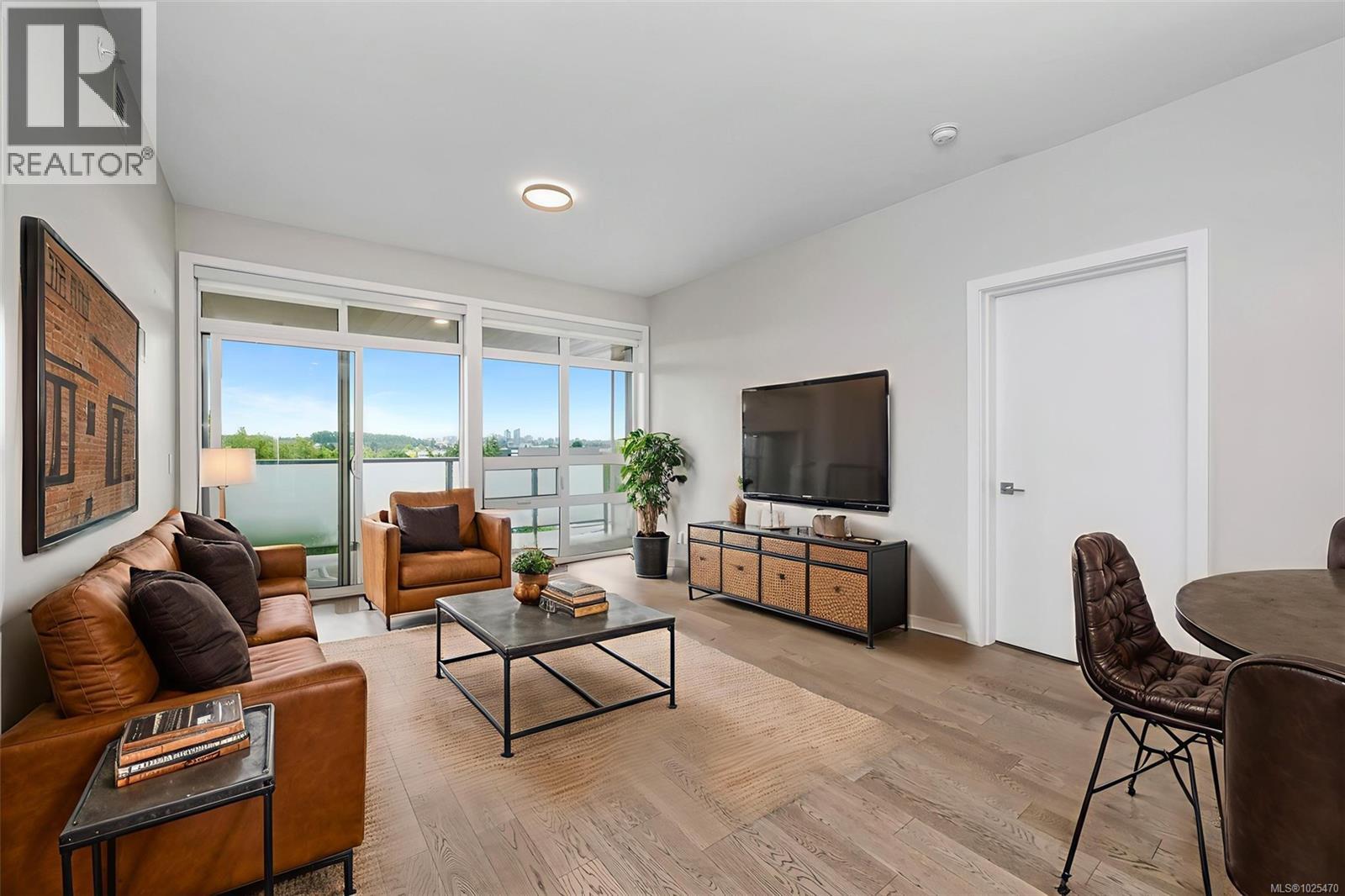 603 881 Short St, Saanich, British Columbia  V8X 0B7 - Photo 4 - 1025470