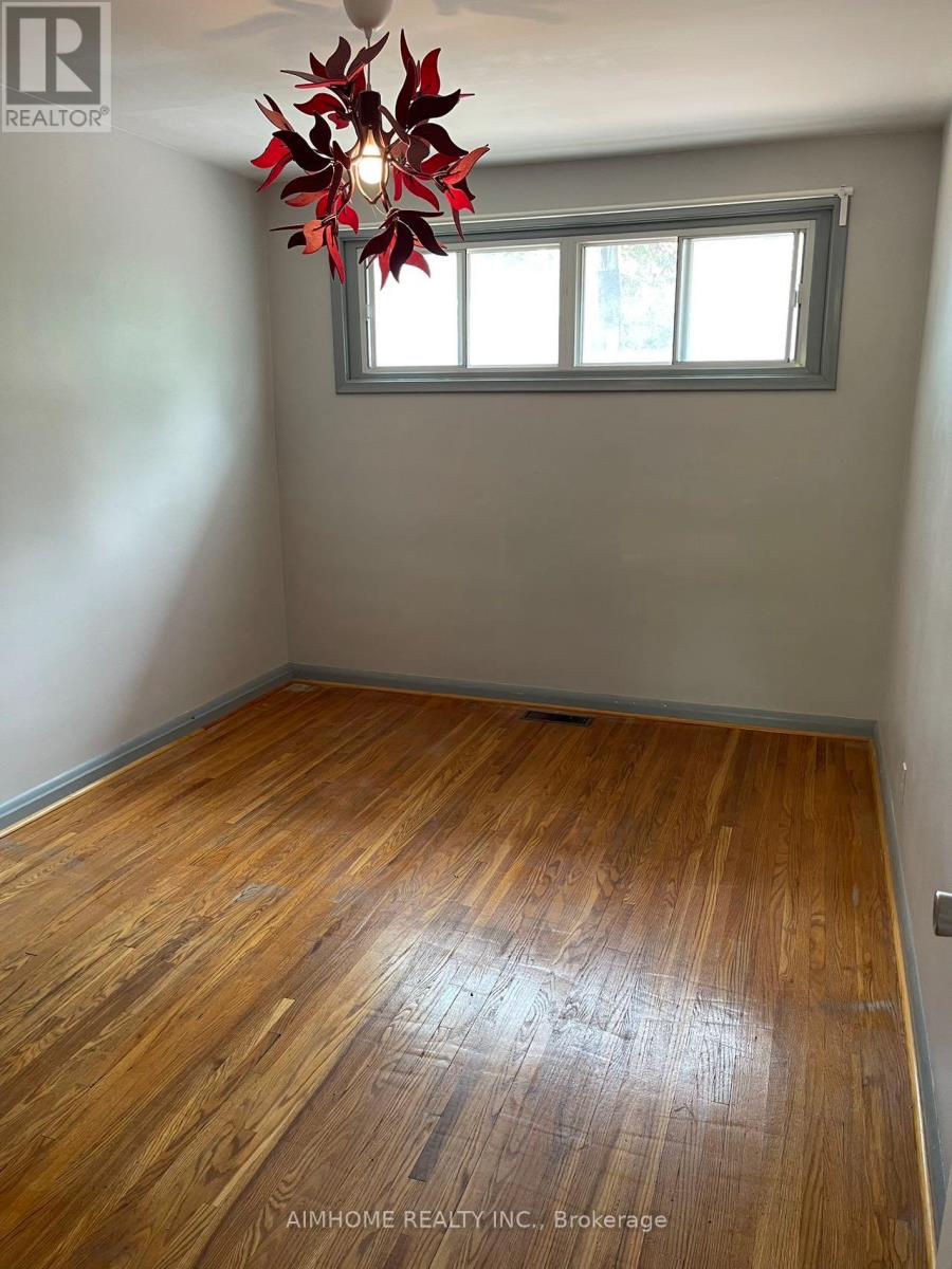 212 Beechy Drive, Richmond Hill, Ontario  L4C 2X7 - Photo 10 - N12773928