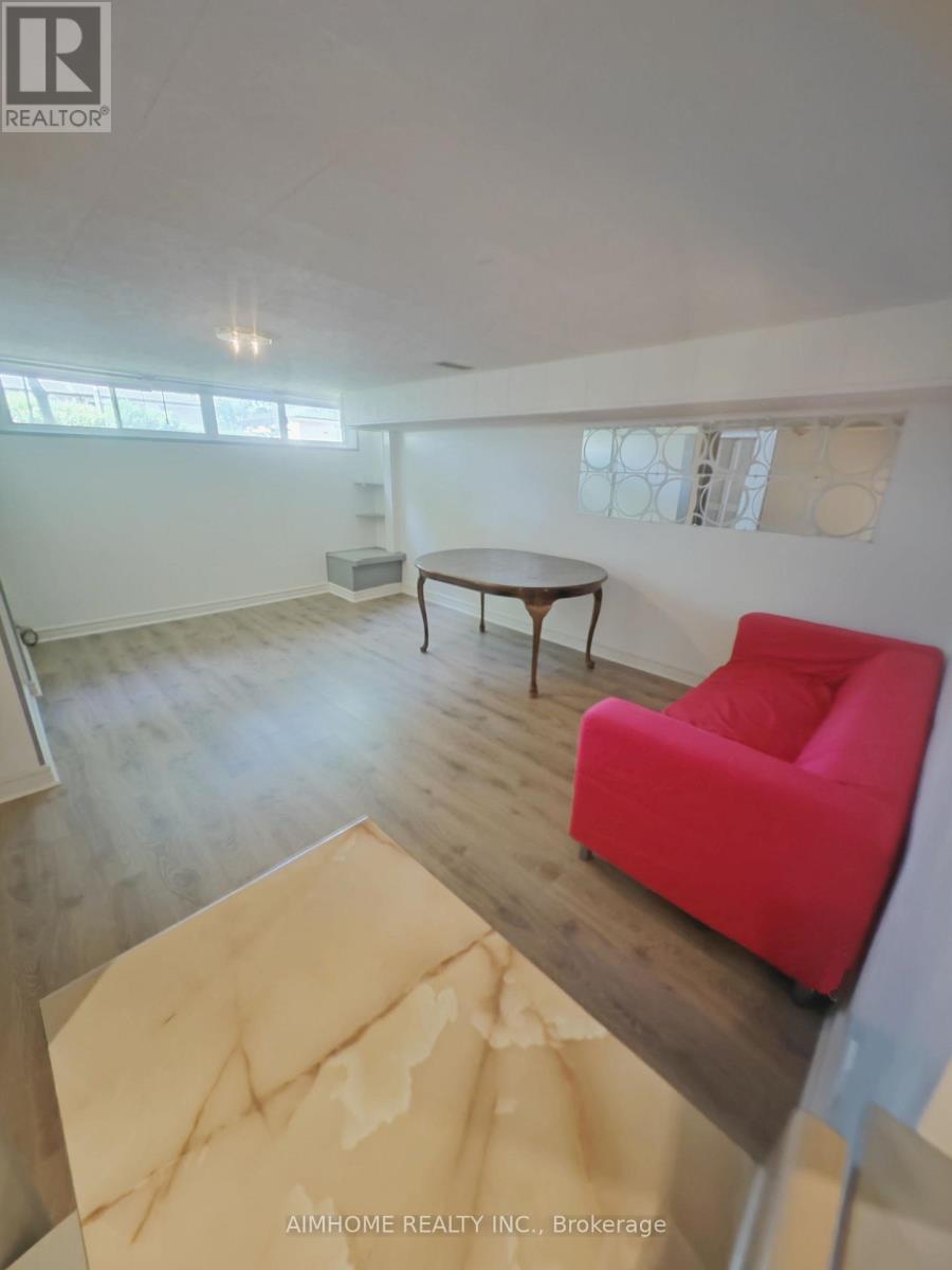 212 Beechy Drive, Richmond Hill, Ontario  L4C 2X7 - Photo 15 - N12773928