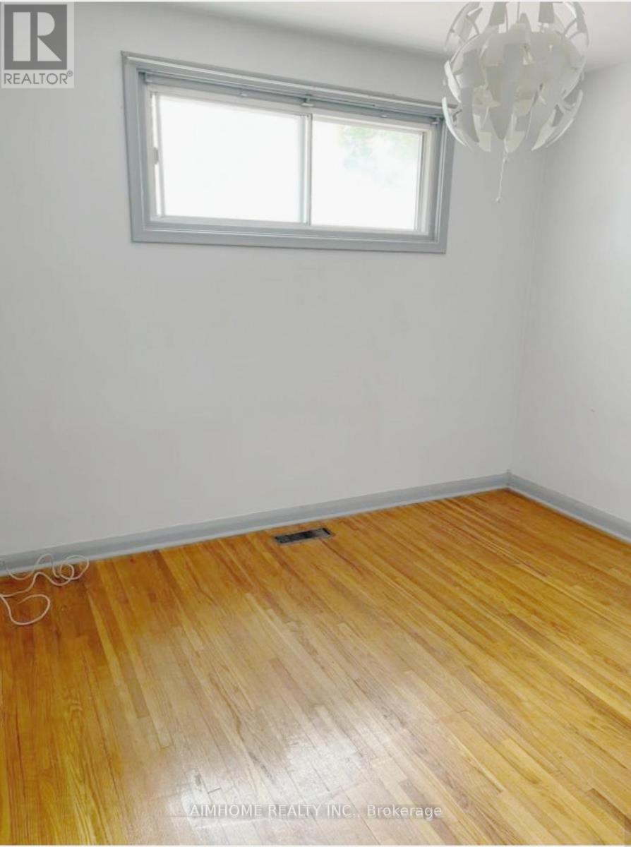 212 Beechy Drive, Richmond Hill, Ontario  L4C 2X7 - Photo 17 - N12773928