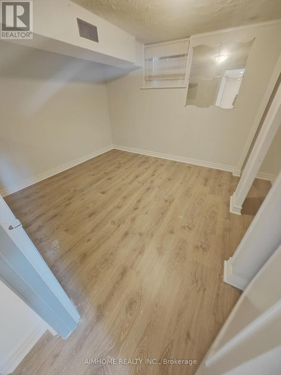 212 Beechy Drive, Richmond Hill, Ontario  L4C 2X7 - Photo 18 - N12773928