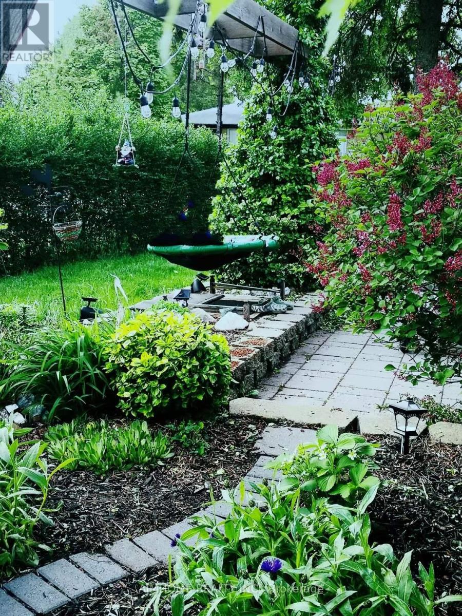 212 Beechy Drive, Richmond Hill, Ontario  L4C 2X7 - Photo 19 - N12773928