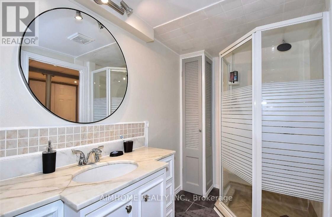 212 Beechy Drive, Richmond Hill, Ontario  L4C 2X7 - Photo 3 - N12773928