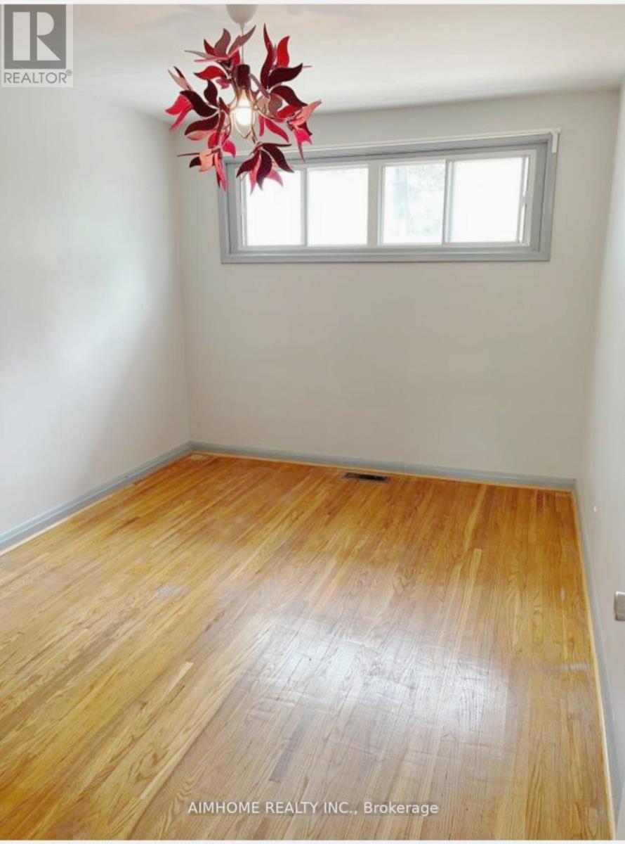 212 Beechy Drive, Richmond Hill, Ontario  L4C 2X7 - Photo 6 - N12773928