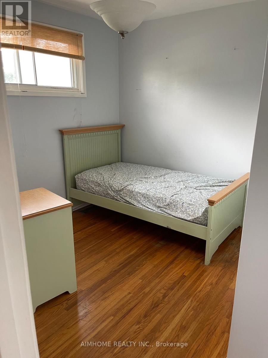 212 Beechy Drive, Richmond Hill, Ontario  L4C 2X7 - Photo 7 - N12773928