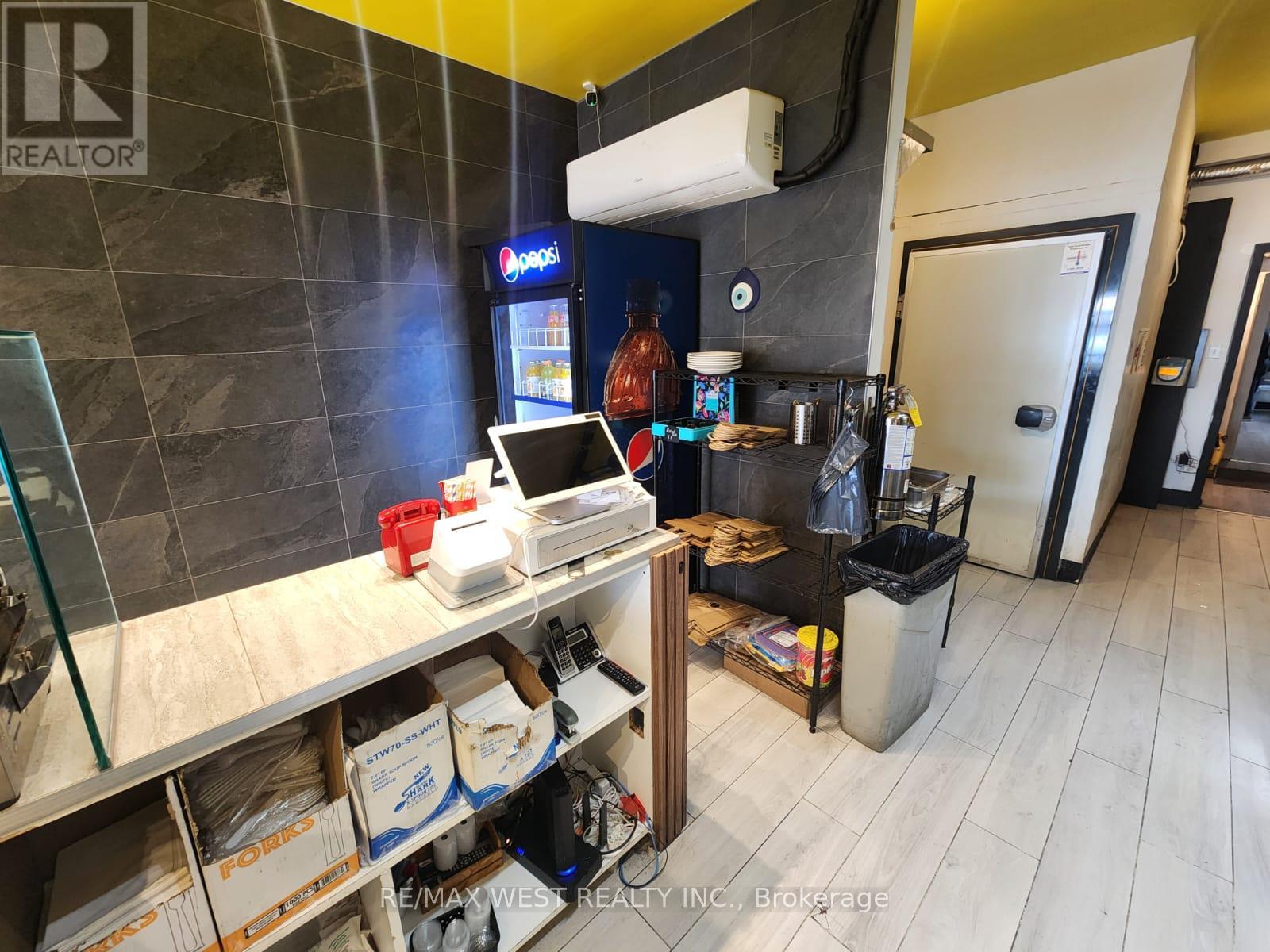 B - 94 Lake Shore Road E, Mississauga, Ontario  L5G 1E3 - Photo 25 - W12773904