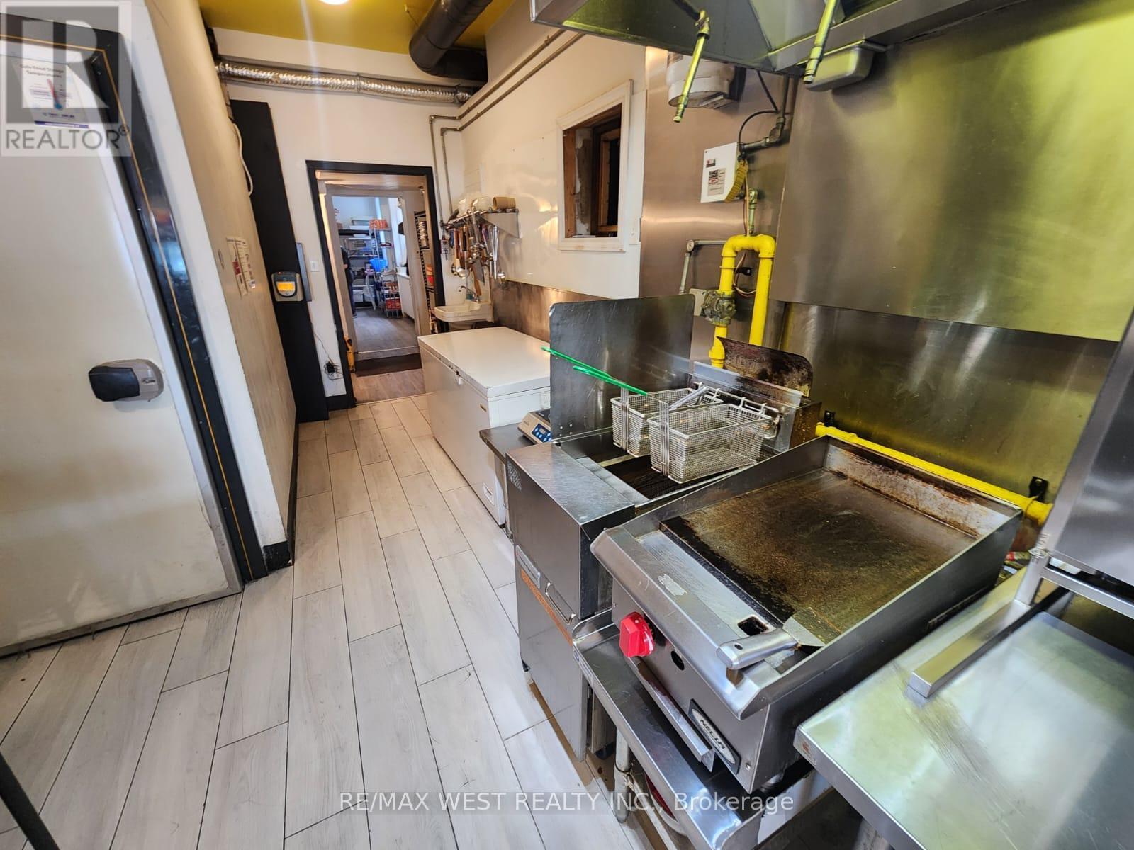 B - 94 Lake Shore Road E, Mississauga, Ontario  L5G 1E3 - Photo 26 - W12773904