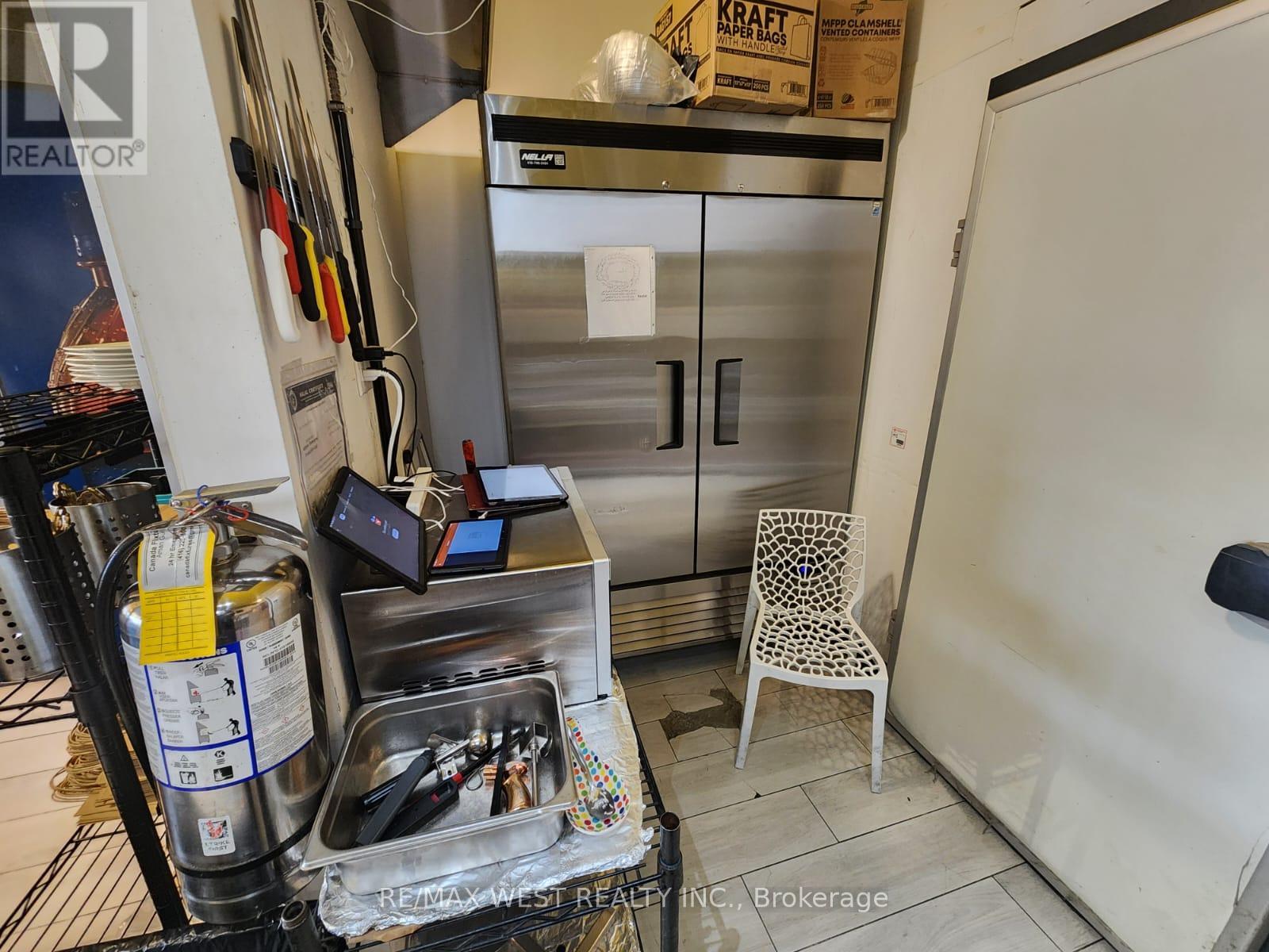 B - 94 Lake Shore Road E, Mississauga, Ontario  L5G 1E3 - Photo 27 - W12773904