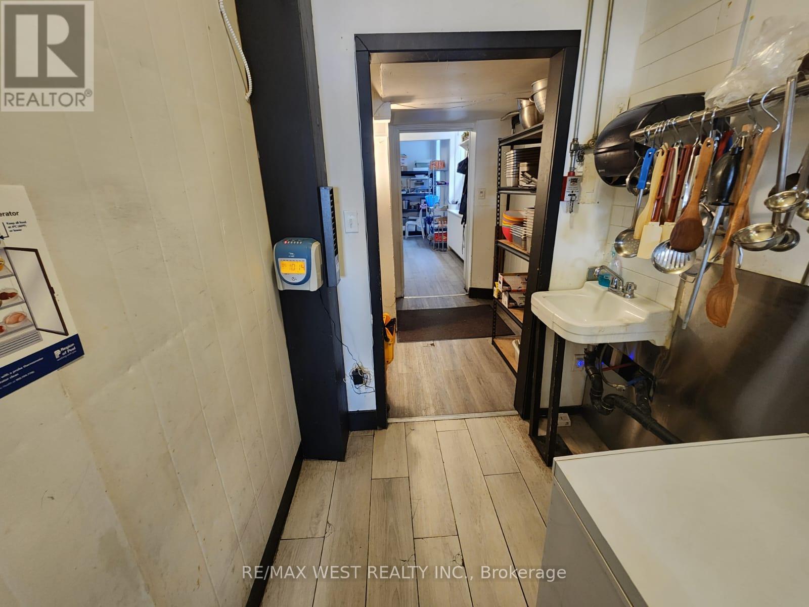 B - 94 Lake Shore Road E, Mississauga, Ontario  L5G 1E3 - Photo 31 - W12773904