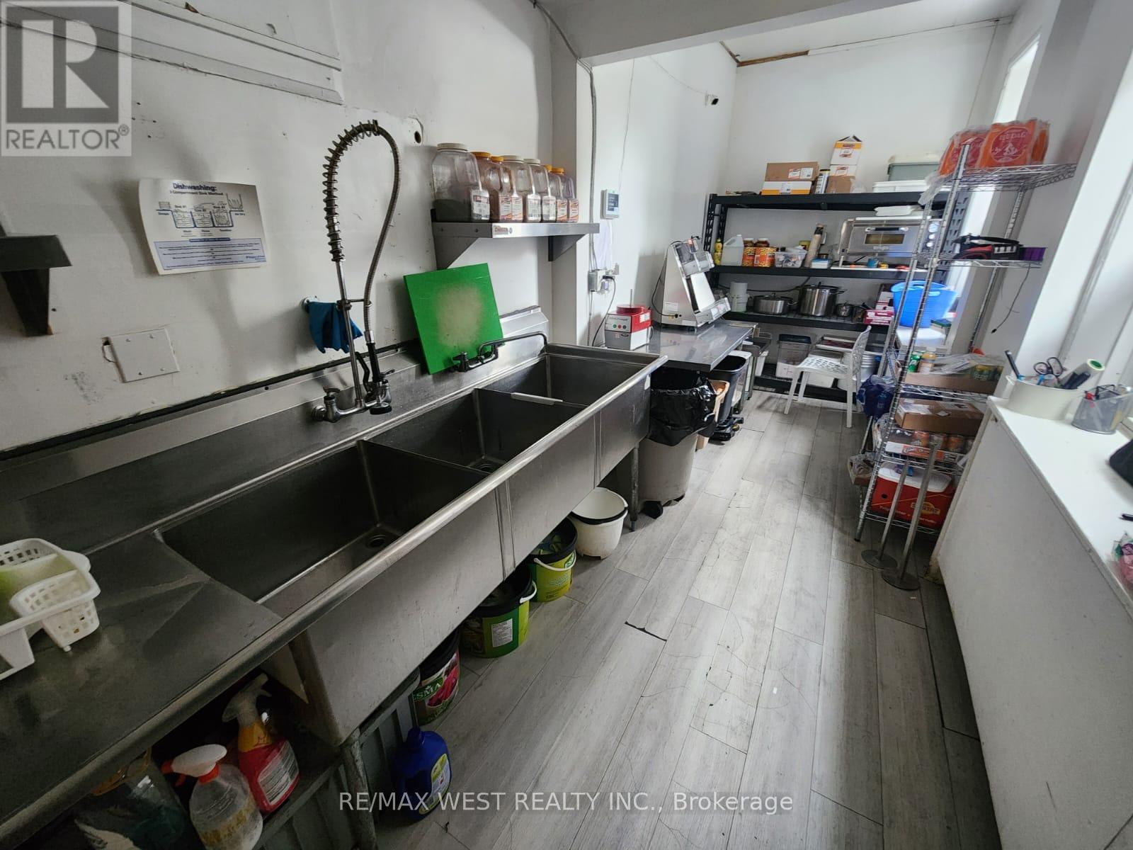 B - 94 Lake Shore Road E, Mississauga, Ontario  L5G 1E3 - Photo 33 - W12773904