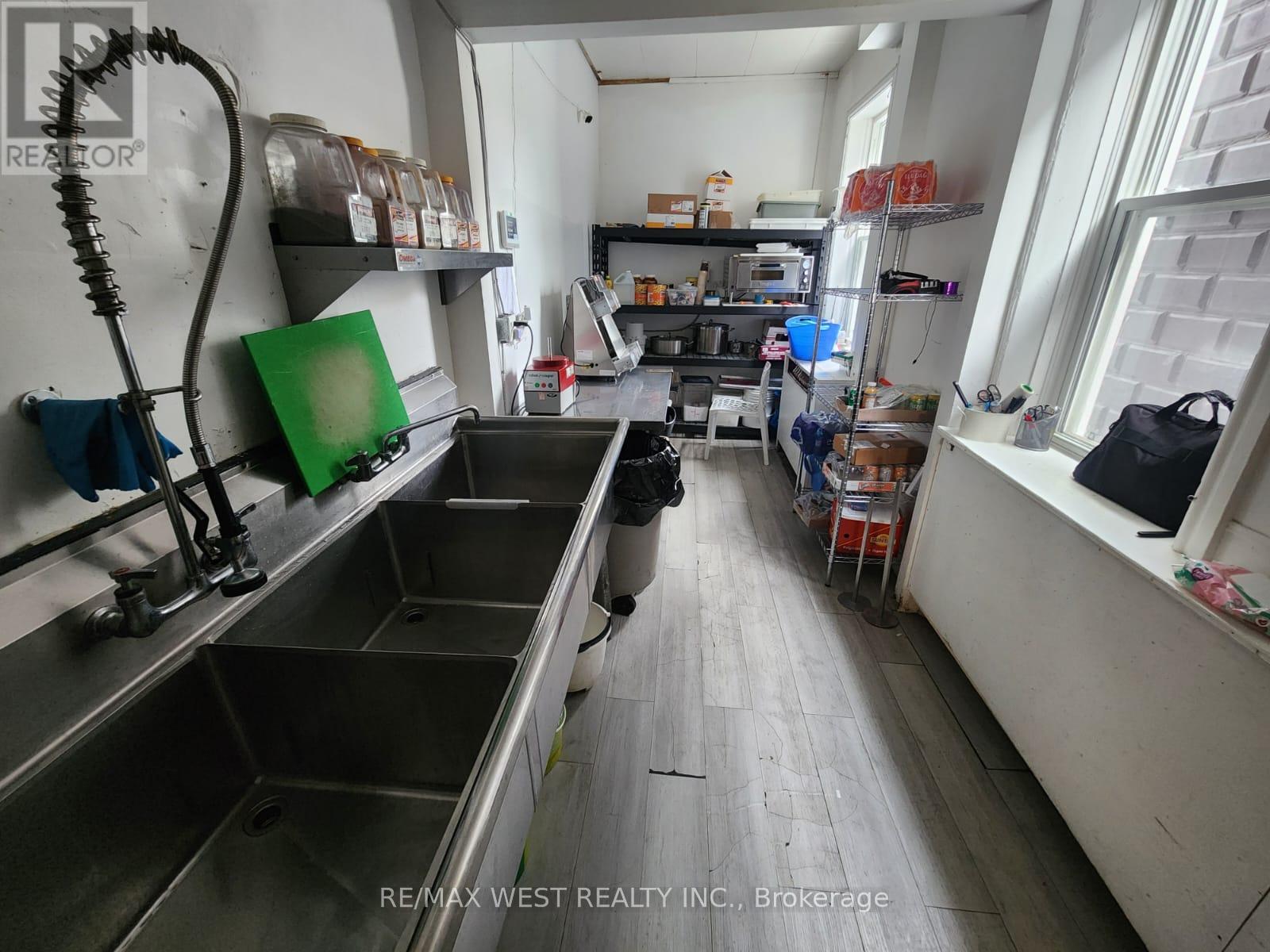 B - 94 Lake Shore Road E, Mississauga, Ontario  L5G 1E3 - Photo 34 - W12773904