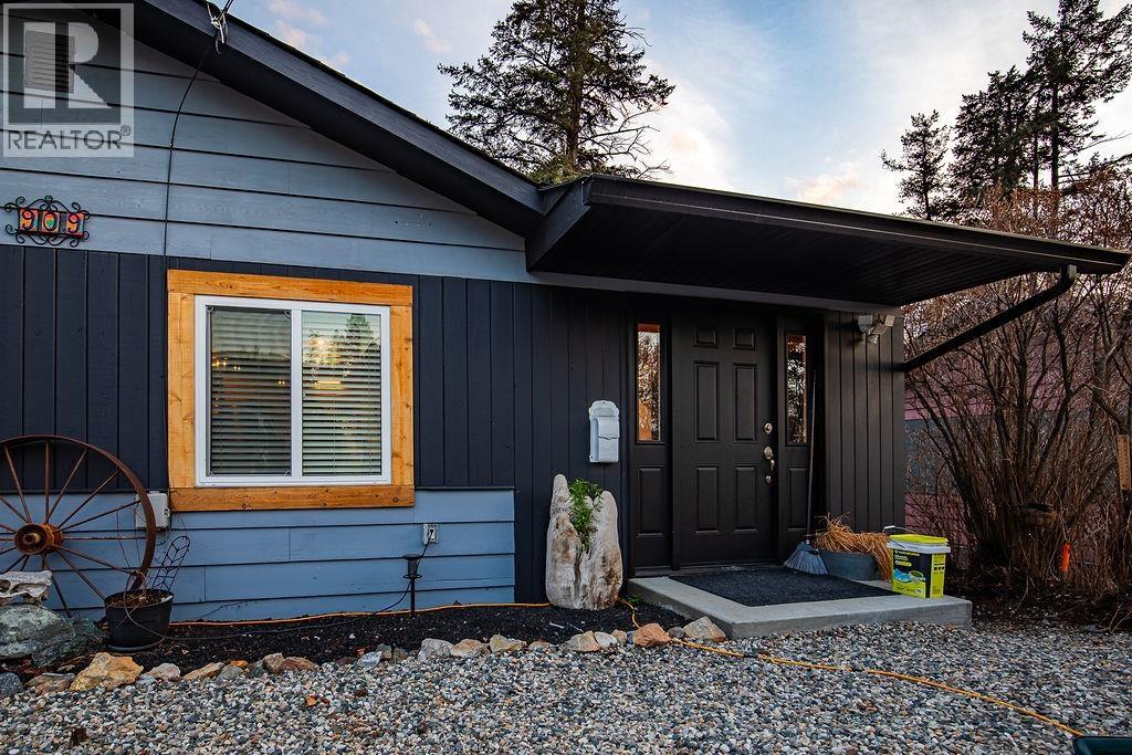 909 Proctor Street, Williams Lake, British Columbia  V2G 2Y5 - Photo 2 - R3087581