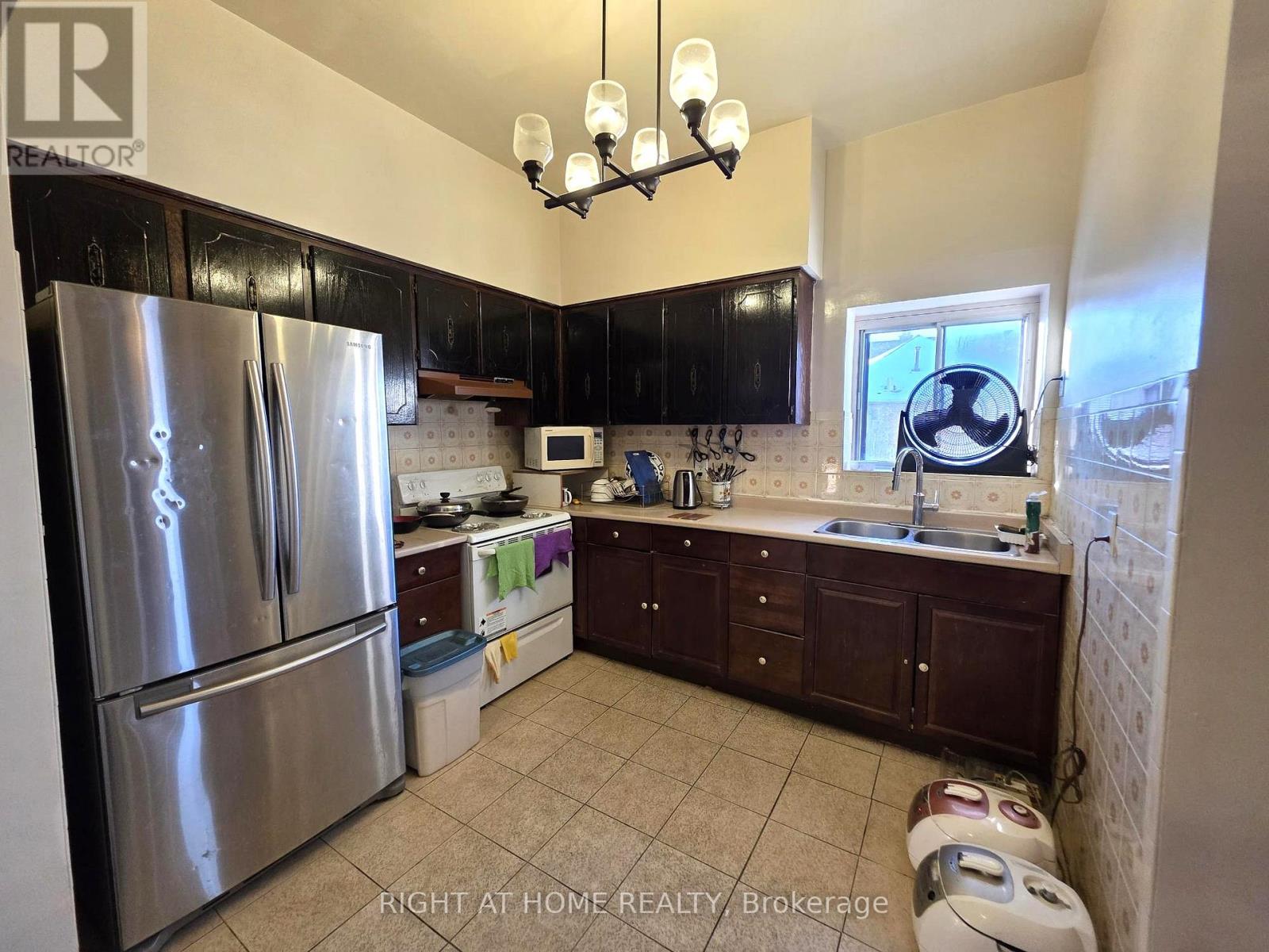 315 Barton Street E, Hamilton, Ontario  L8L 2X6 - Photo 4 - X12773882