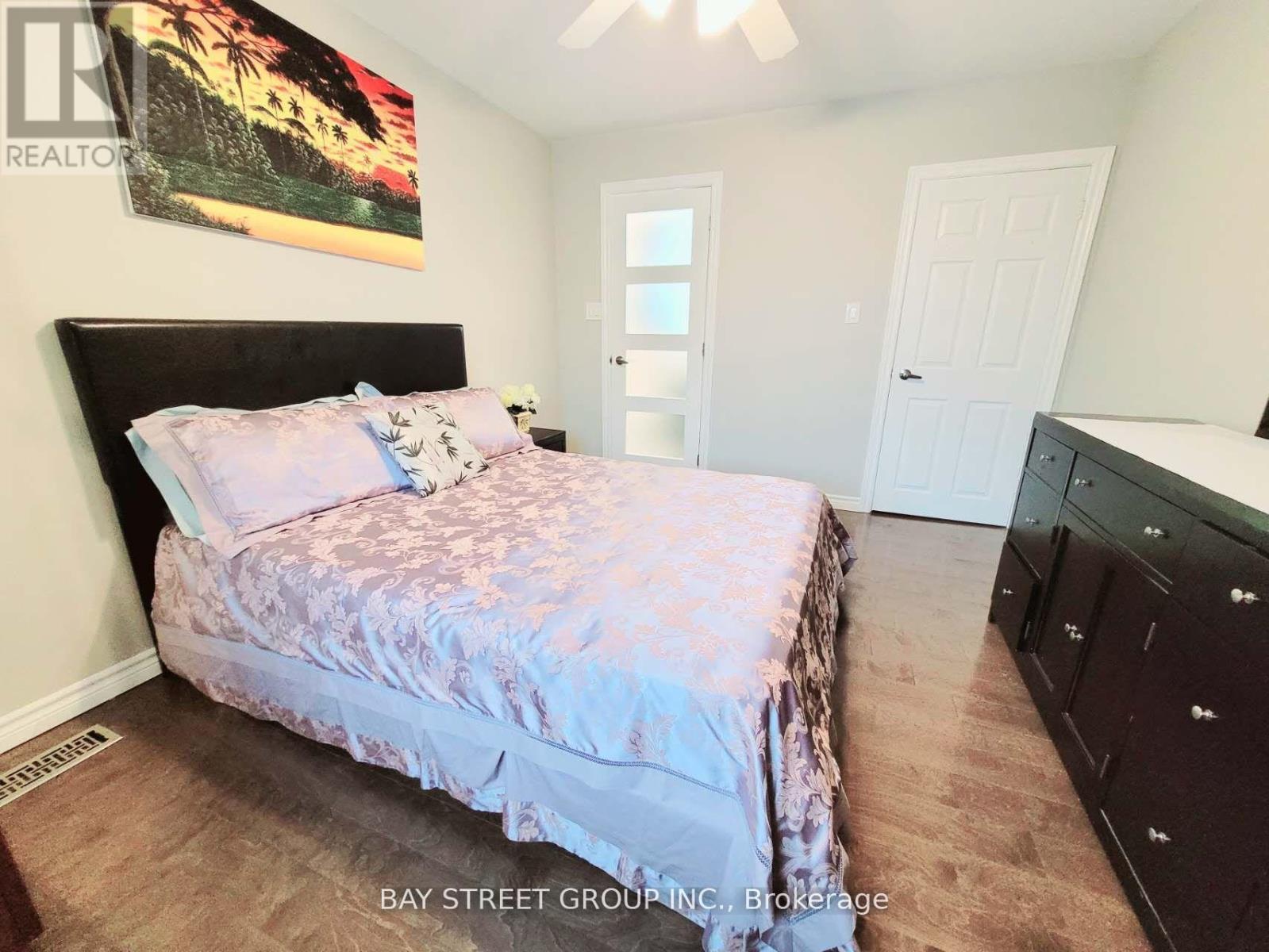 238 The West Mall, Toronto, Ontario  M9C 1C5 - Photo 9 - W12606866