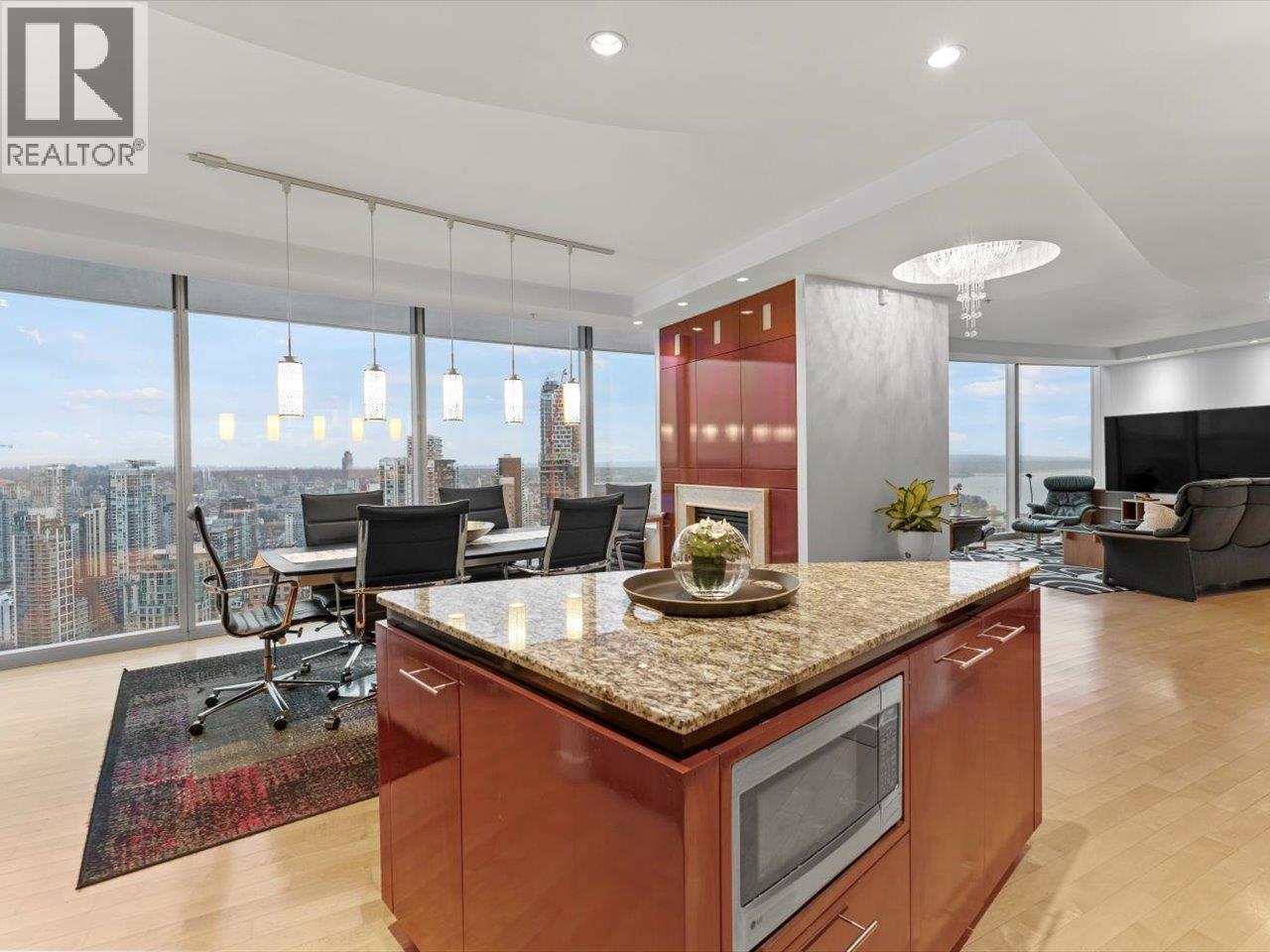 3704 938 NELSON STREET, Vancouver, British Columbia