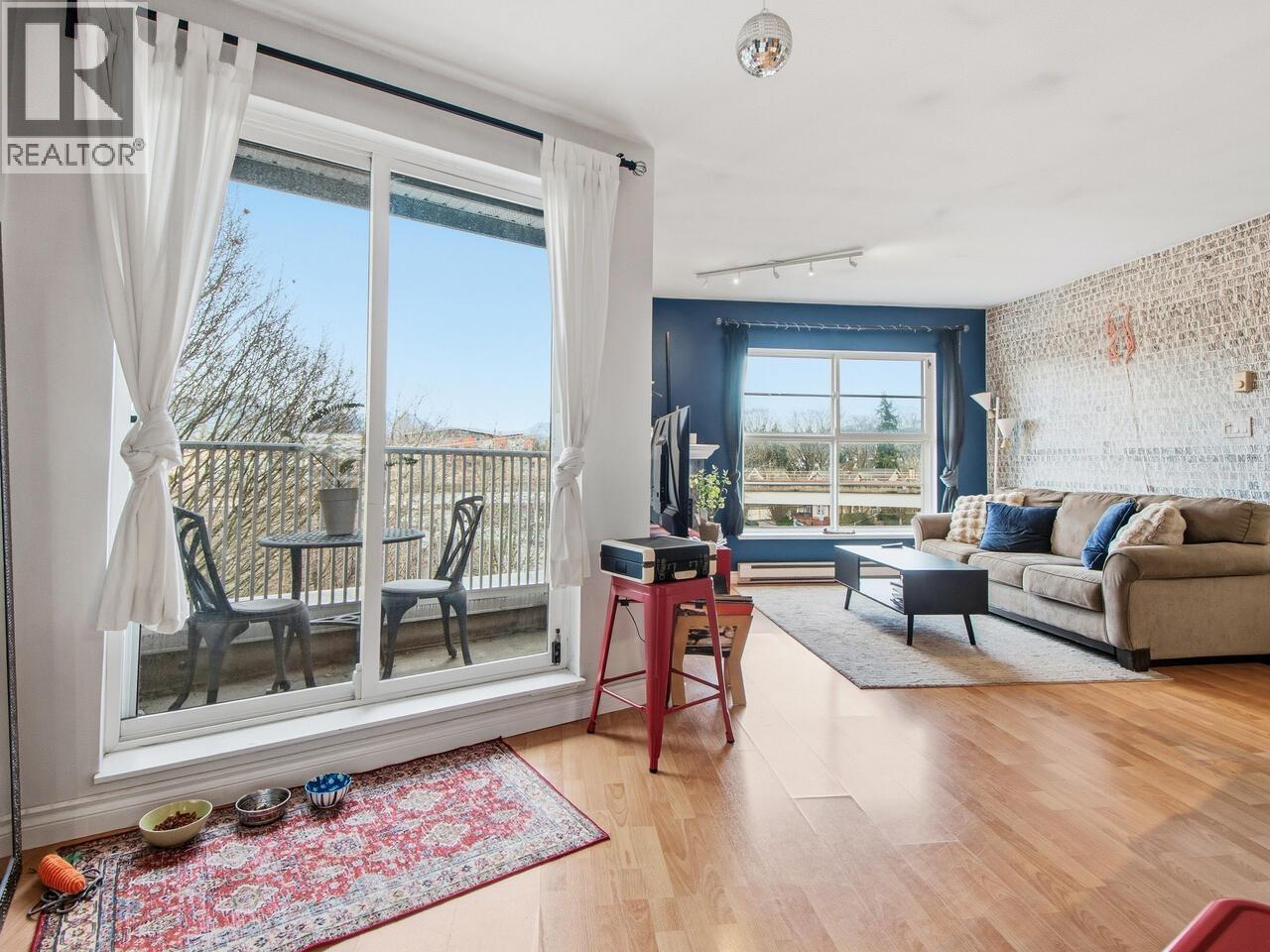 404 1688 E 8th Avenue, Vancouver, British Columbia  V5N 1T5 - Photo 2 - R3088312