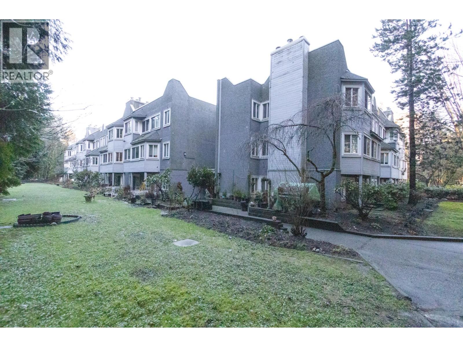 209 9880 Manchester Drive, Burnaby, British Columbia  V3N 4R3 - Photo 2 - R3088329