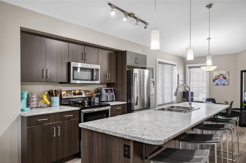 12 Bristol Drive, Steinbach, Manitoba  R5G 0Z9 - Photo 2 - 202602303