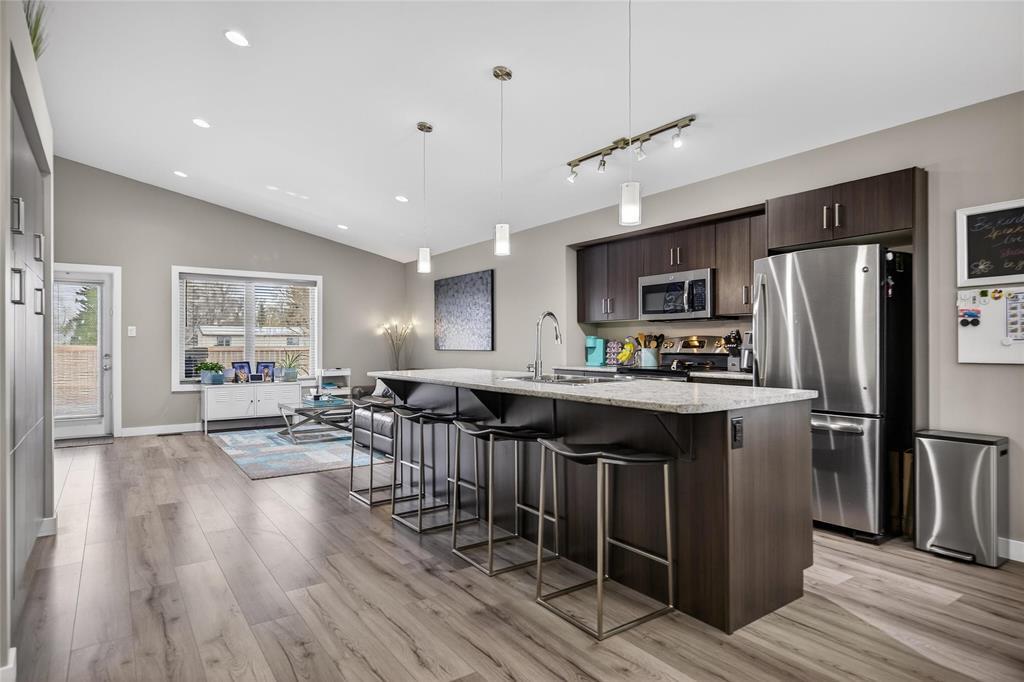 12 Bristol Drive, Steinbach, Manitoba  R5G 0Z9 - Photo 4 - 202602303