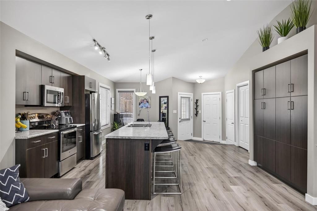 12 Bristol Drive, Steinbach, Manitoba  R5G 0Z9 - Photo 5 - 202602303