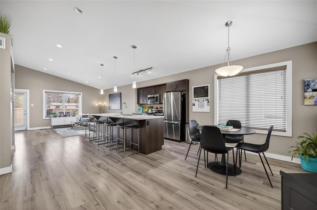 12 Bristol Drive, Steinbach, Manitoba  R5G 0Z9 - Photo 6 - 202602303