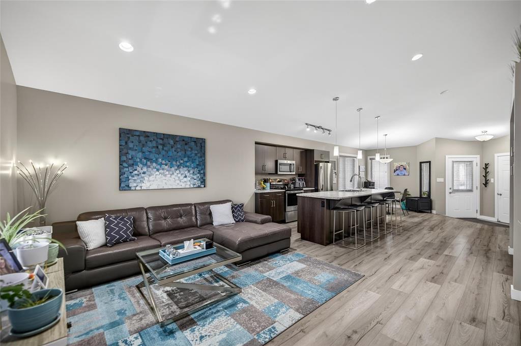 12 Bristol Drive, Steinbach, Manitoba  R5G 0Z9 - Photo 8 - 202602303